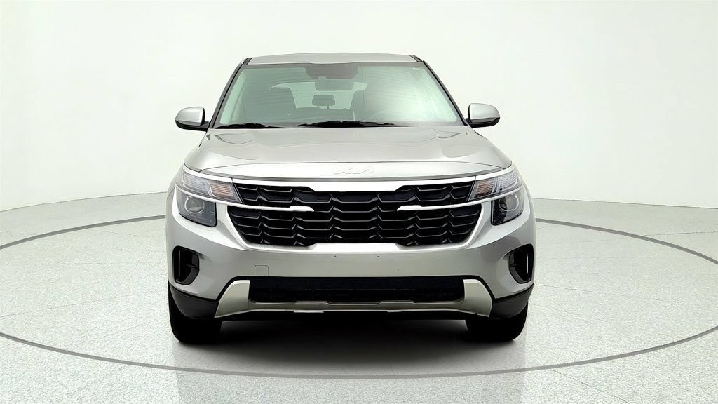 Used 2025 Kia Seltos LX AWD/4WD image 2