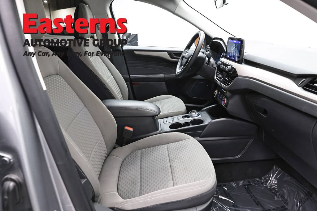 Used 2022 Ford Escape SE FWD image 25