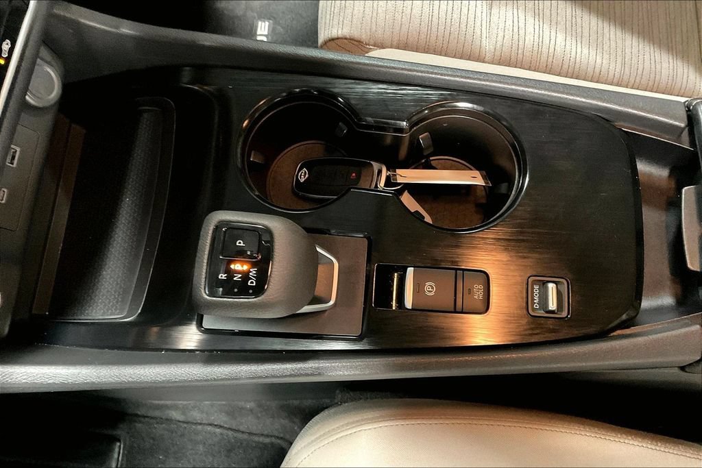 Used 2023 Nissan Rogue SV FWD image 17