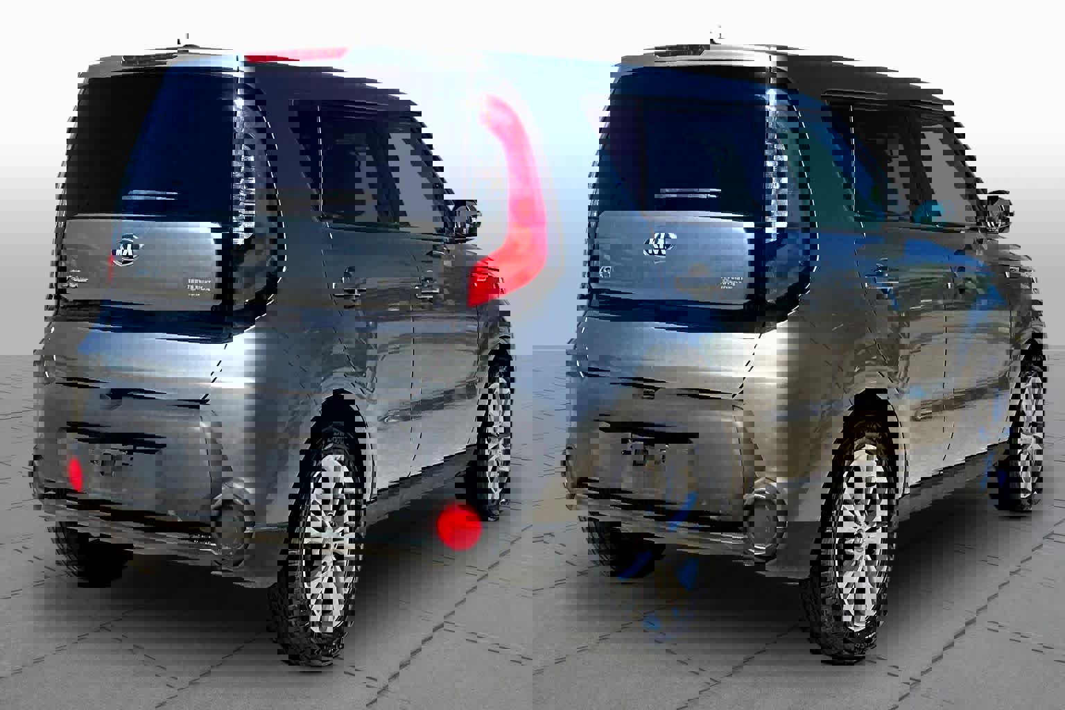 Used 2014 Kia Soul + FWD image 12