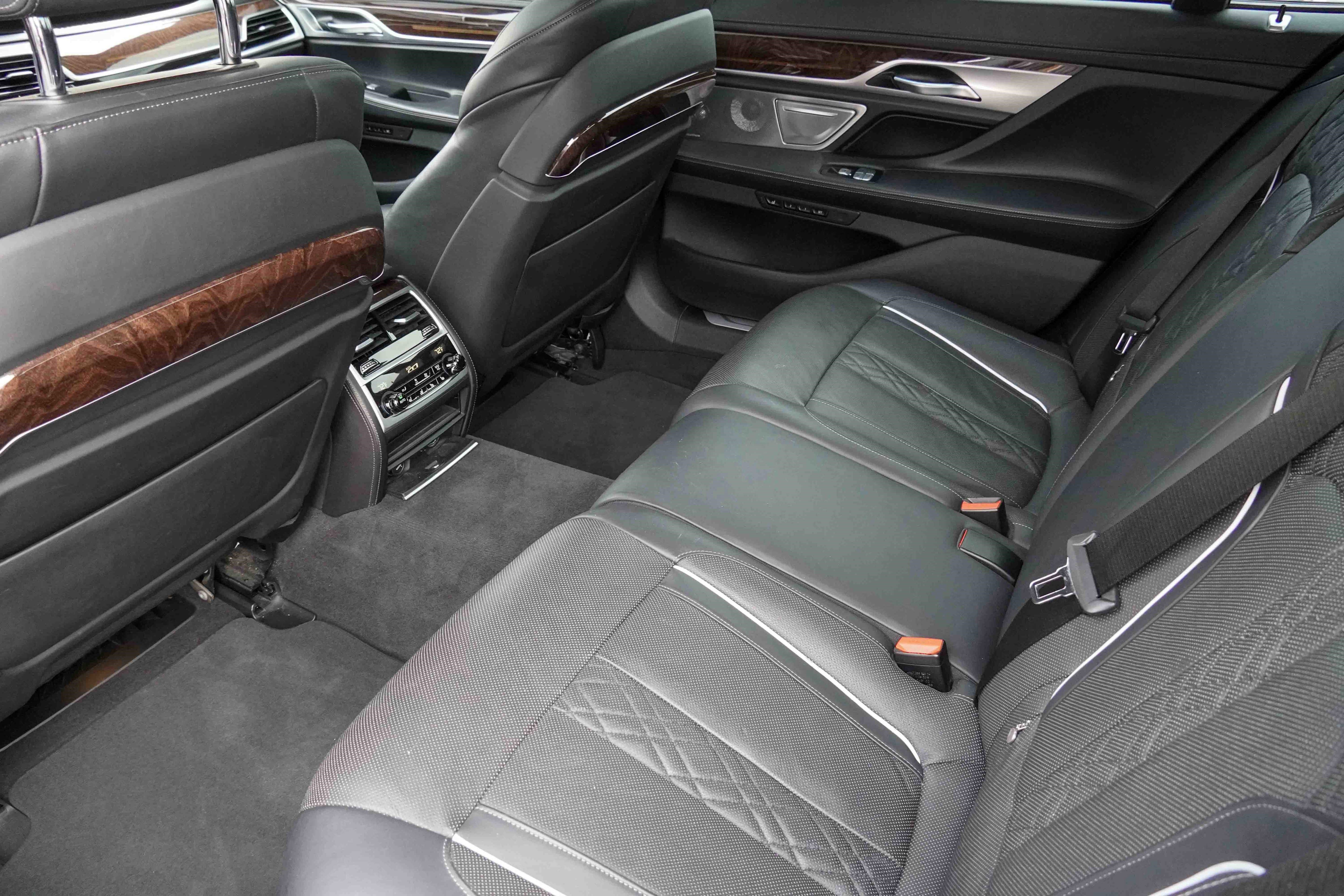 Used 2019 BMW 740i w/ Executive Package image 38