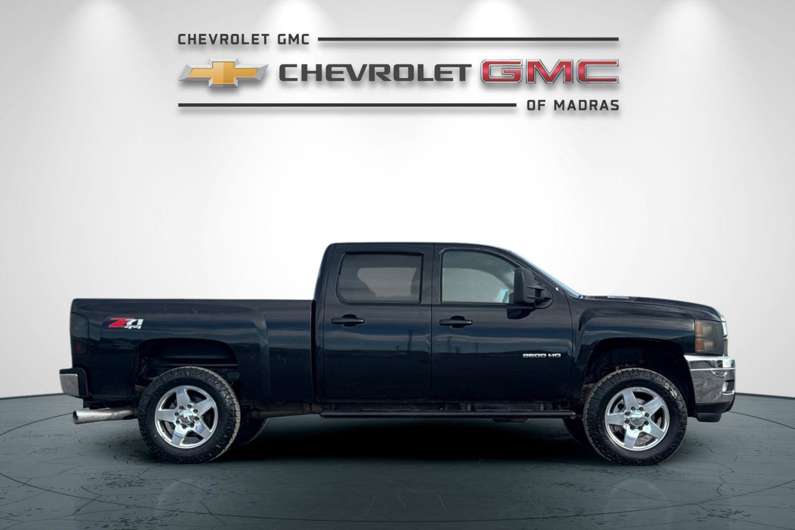 Used 2011 Chevrolet Silverado 2500 LTZ w/ LTZ Plus Package AWD/4WD image 2