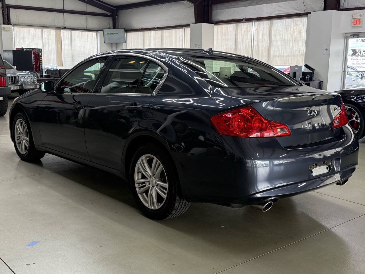 Used 2011 INFINITI G25 x w/ Moonroof Pkg AWD/4WD image 4