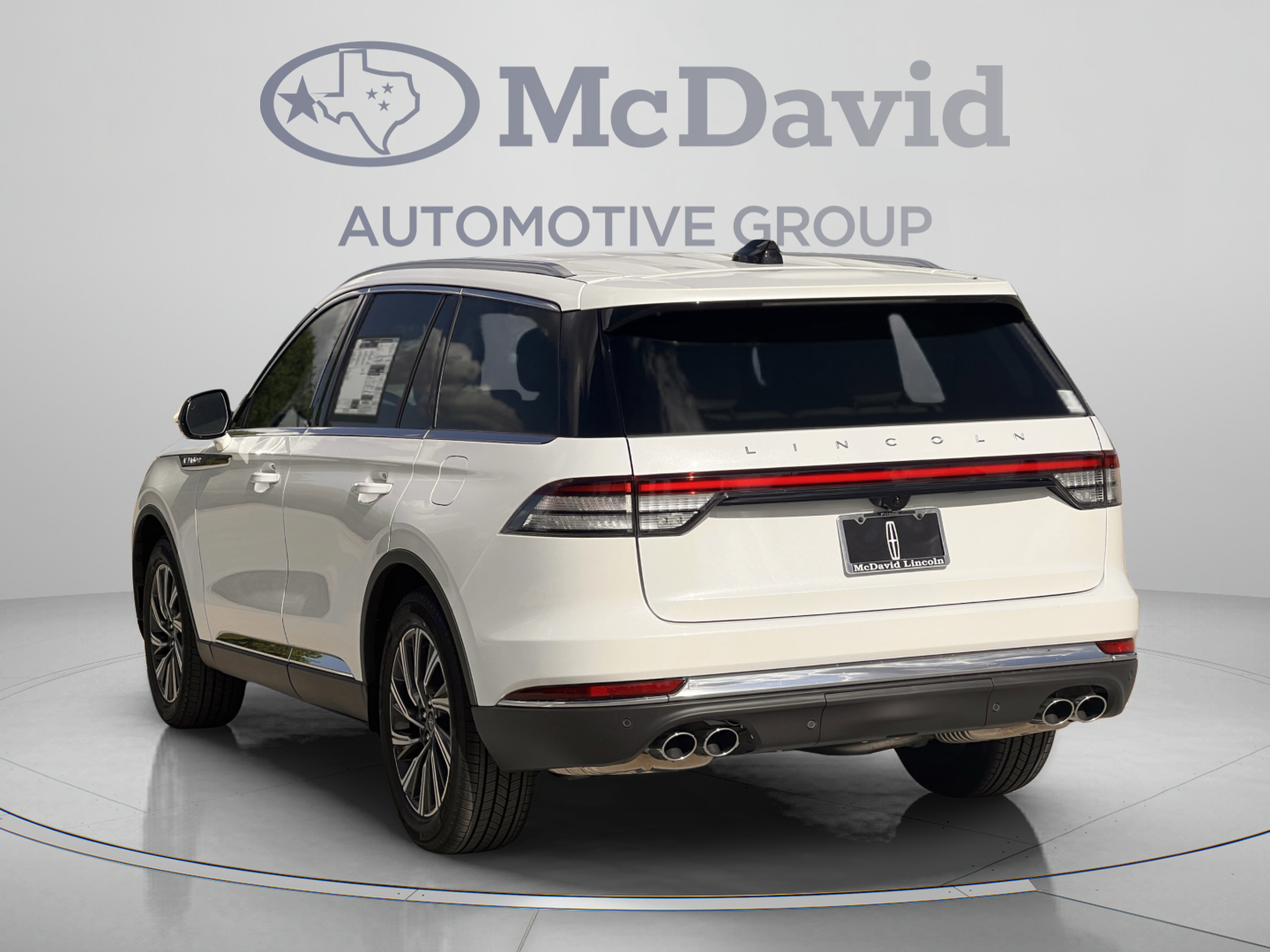 Used 2026 Lincoln Aviator 2WD image 4