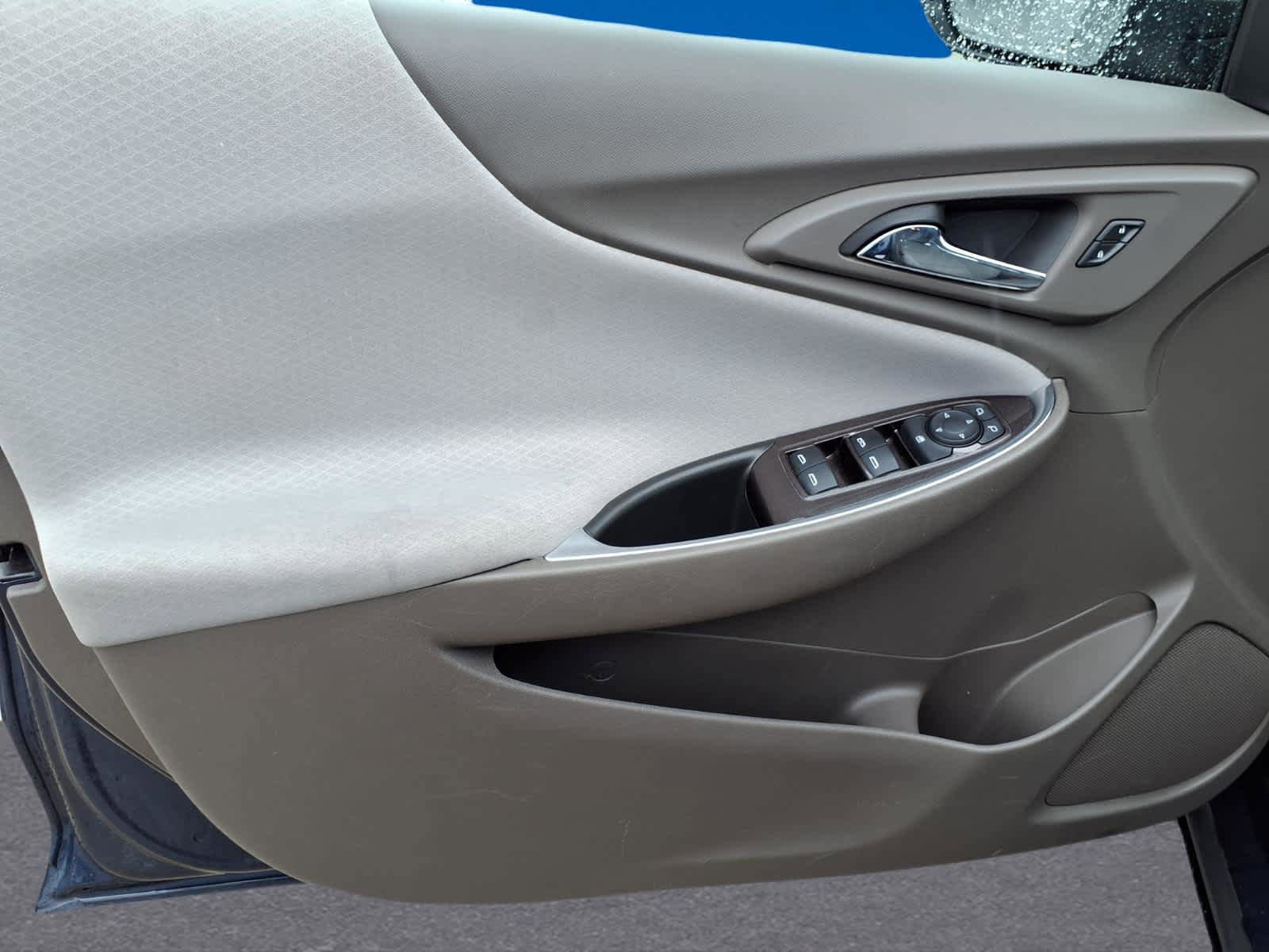 Used 2022 Chevrolet Malibu LT FWD image 11