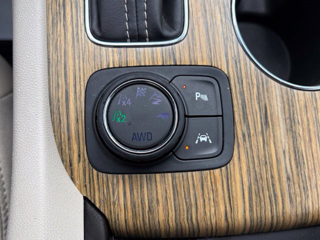 Used 2019 GMC Acadia Denali w/ Technology Package AWD/4WD image 26