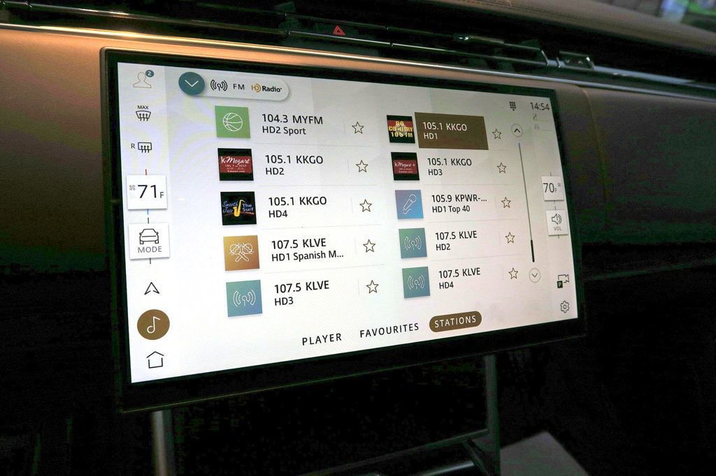 Used 2025 Land Rover Range Rover SE AWD/4WD image 18