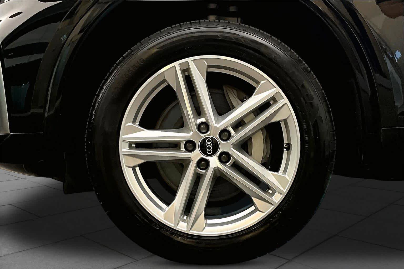 Used 2024 Audi Q5 e Premium Plus w/ Premium Plus Package AWD/4WD image 11