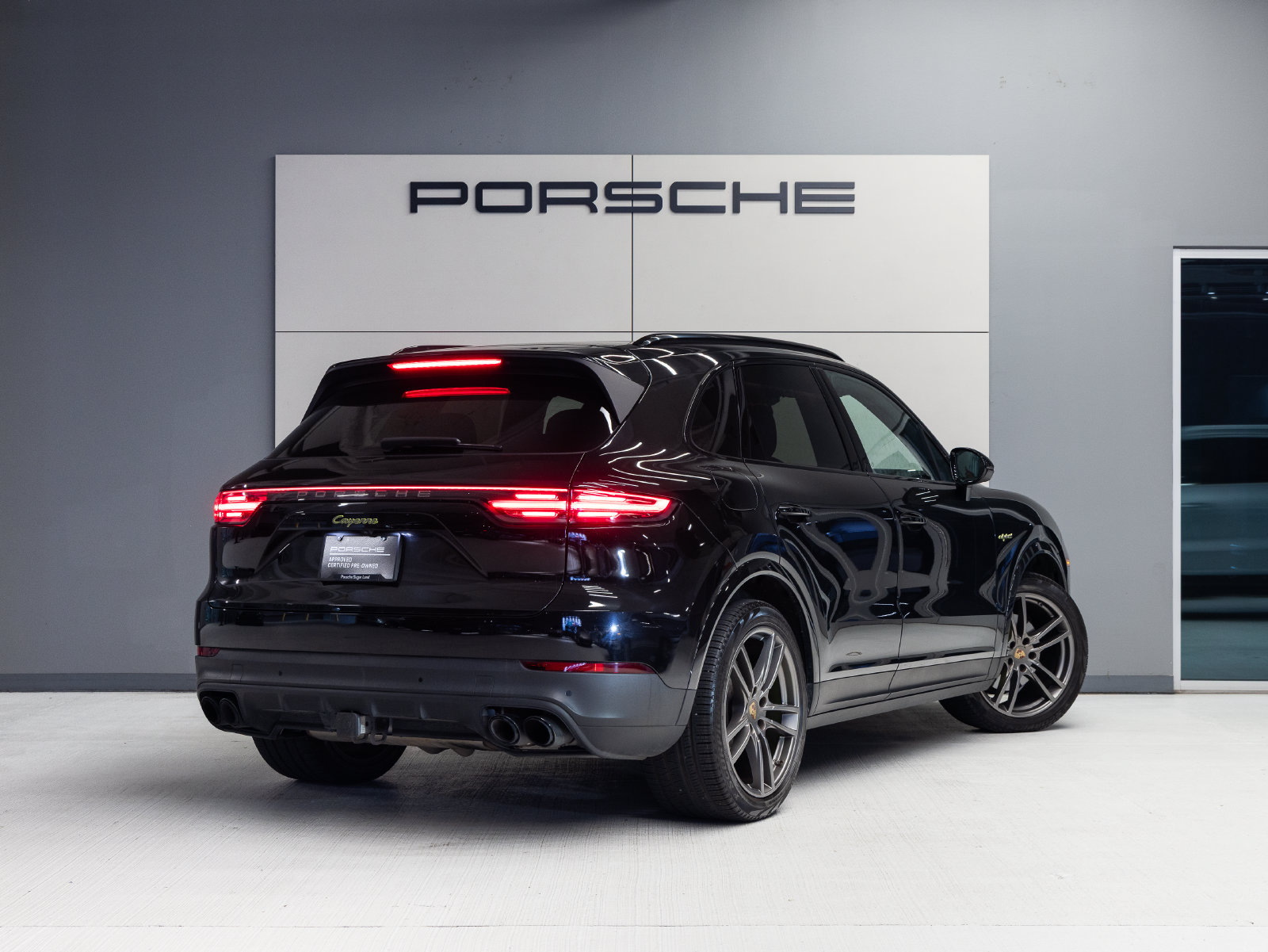 Certified 2023 Porsche Cayenne Platinum Edition AWD/4WD image 7