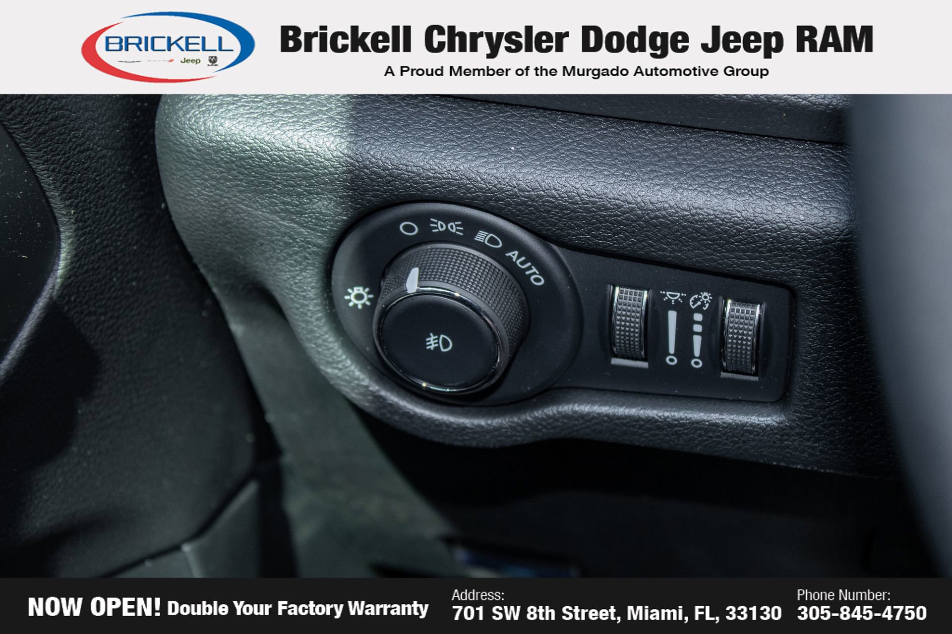 New 2025 Chrysler Pacifica Select FWD image 31