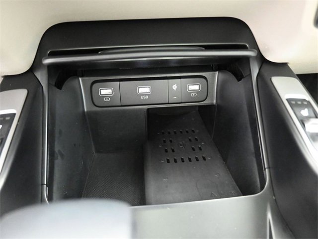 Used 2023 Kia Sorento S w/ Panoramic Sunroof Package image 4