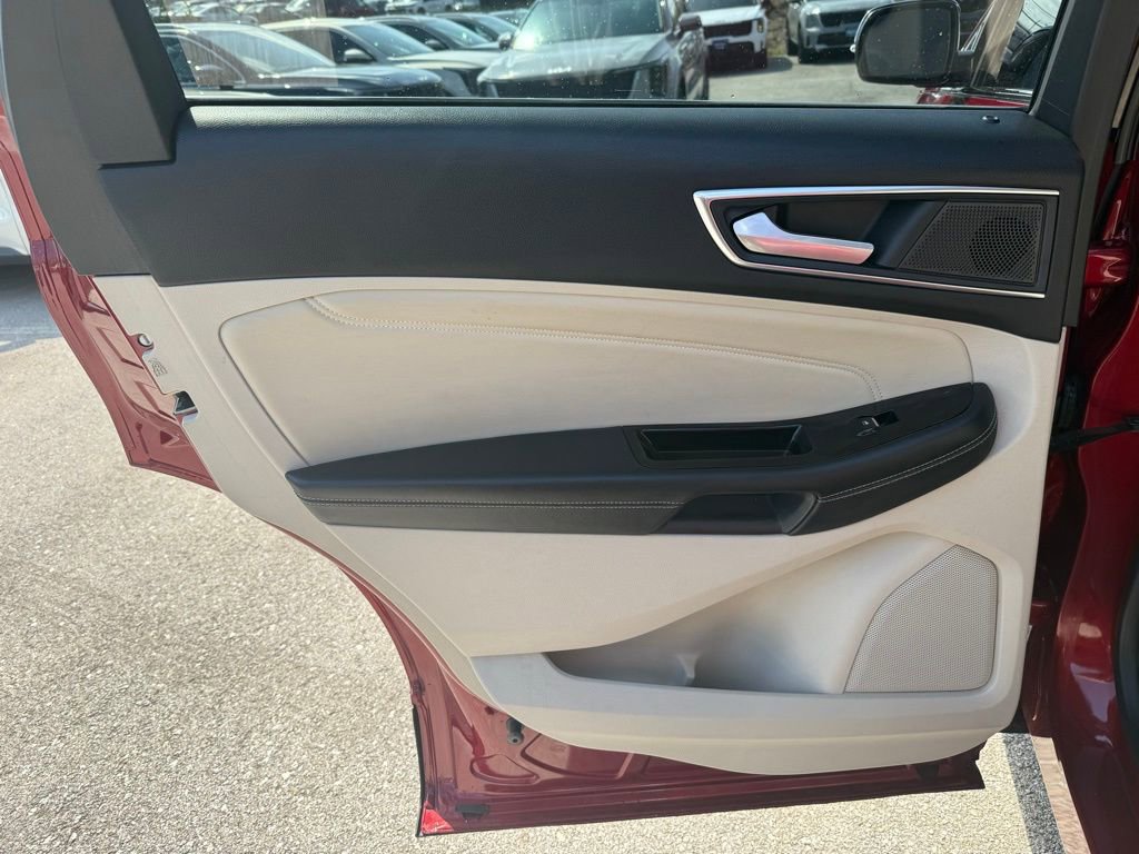 Used 2019 Ford Edge Titanium w/ Equipment Group 301A FWD image 11