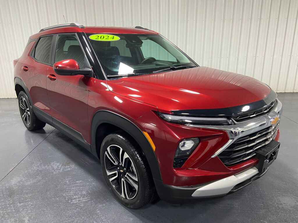 Used 2024 Chevrolet TrailBlazer LT w/ LT Cold Weather Package image 2