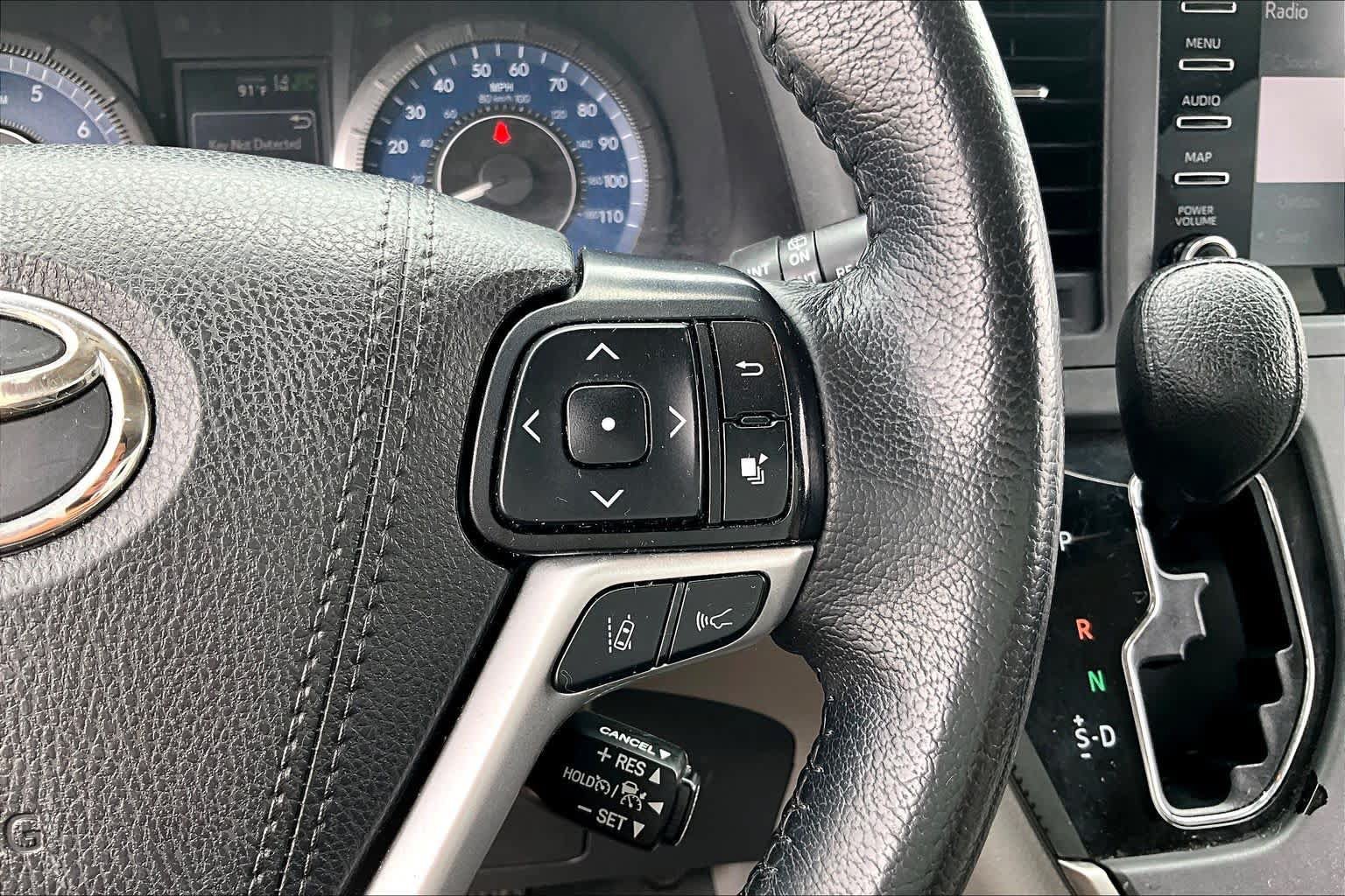 Used 2020 Toyota Sienna XLE Premium FWD image 23