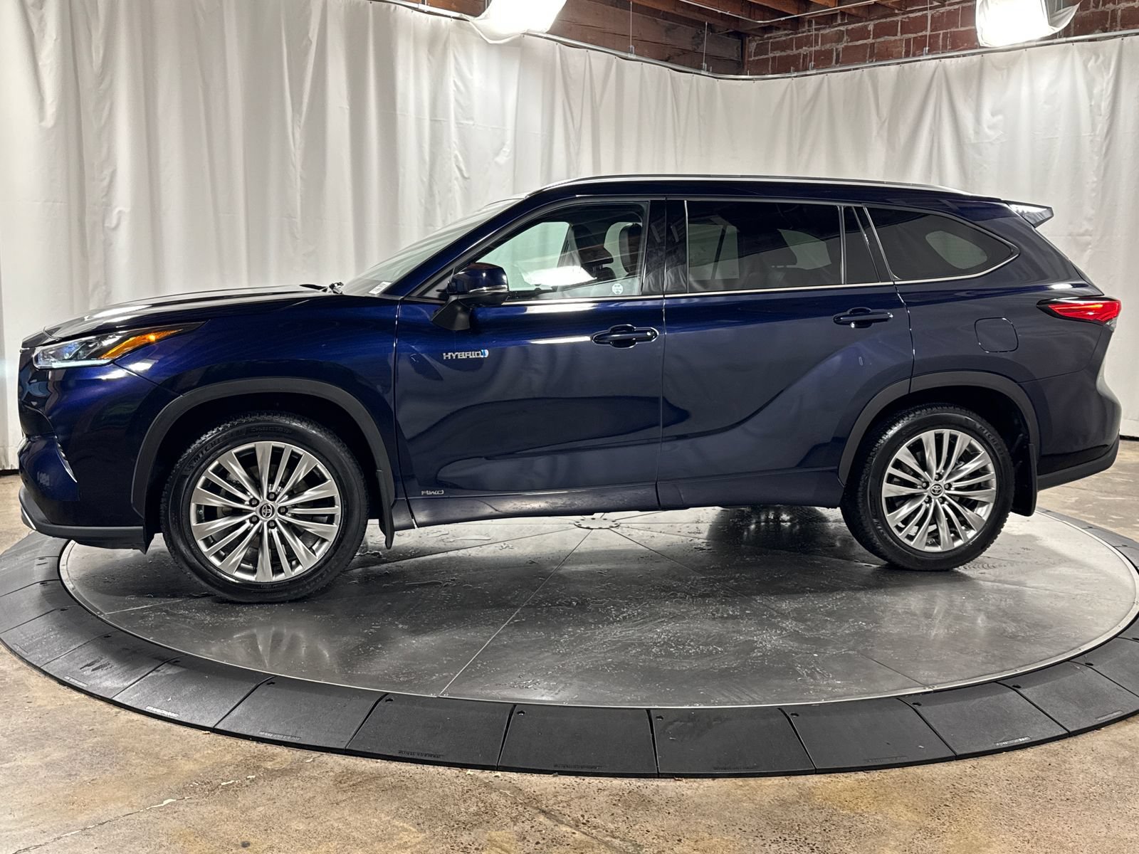 Used 2021 Toyota Highlander Platinum AWD/4WD image 7