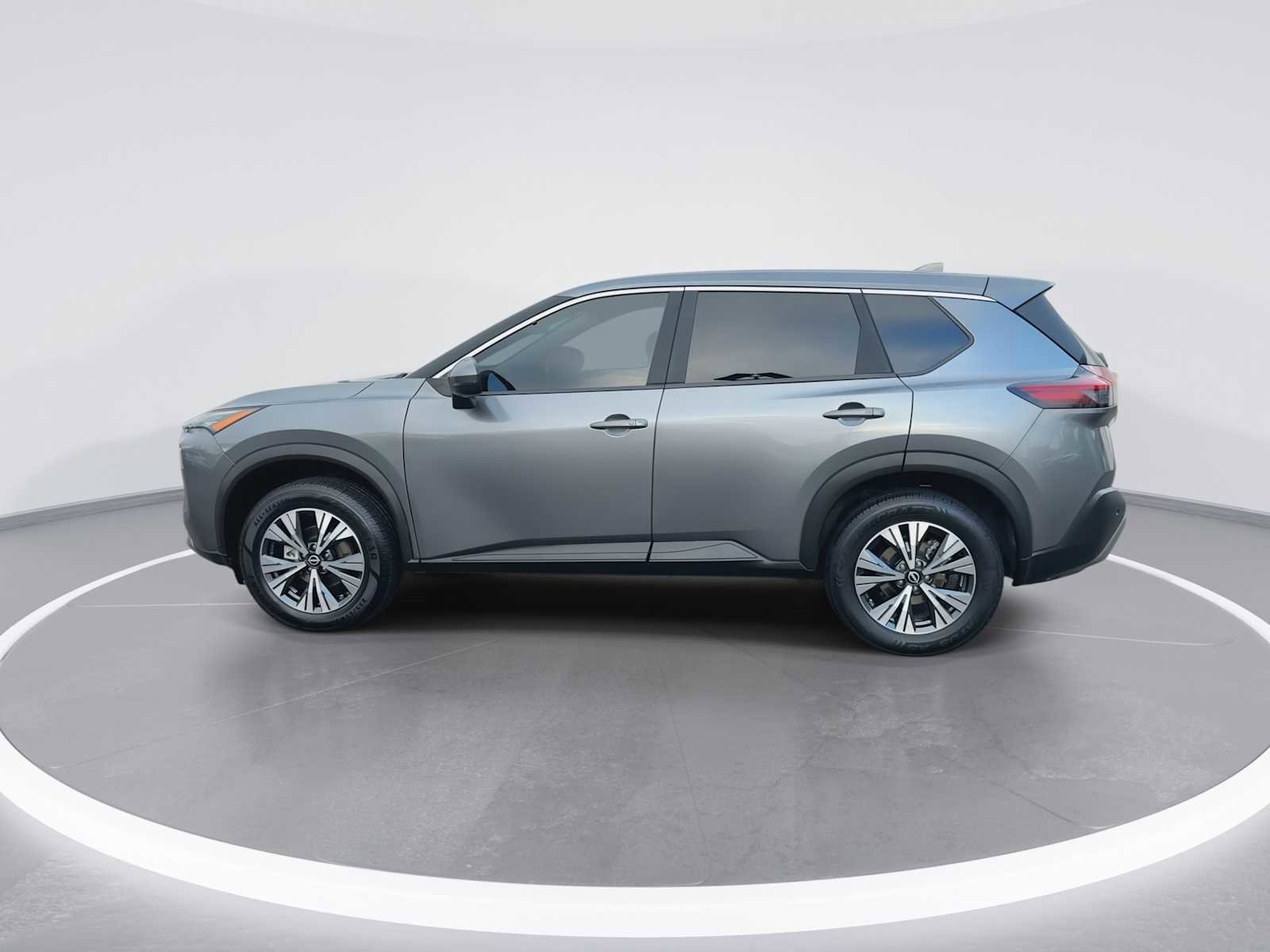 Used 2022 Nissan Rogue SV image 5