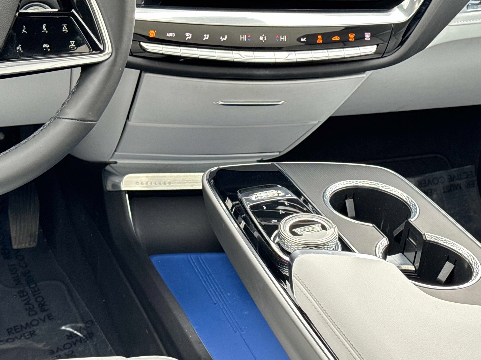 Certified 2024 Cadillac Lyriq Luxury image 2