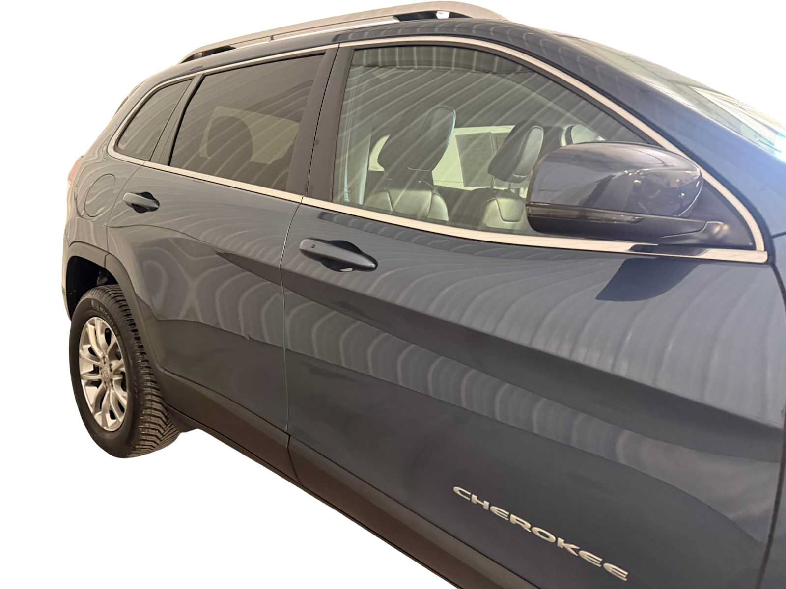 Used 2019 Jeep Cherokee Latitude Plus w/ Cold Weather Group AWD/4WD image 11