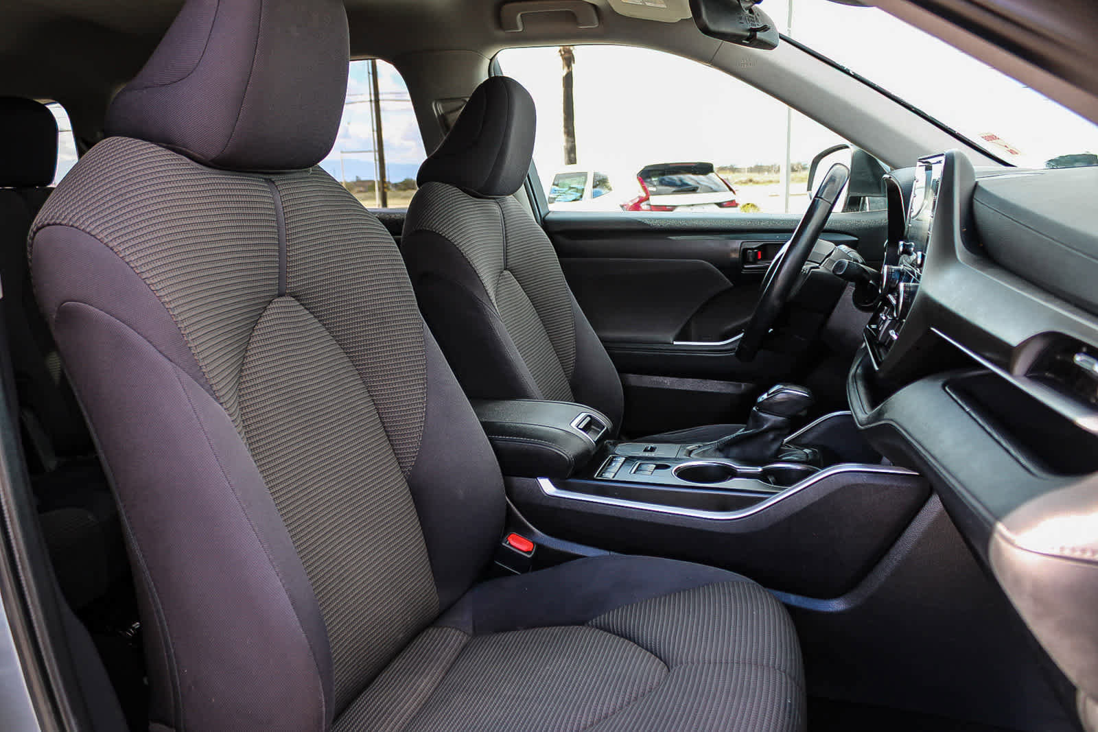 Used 2021 Toyota Highlander LE image 16