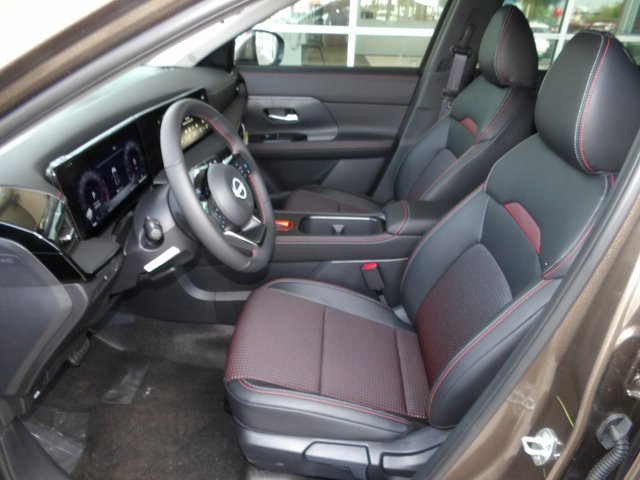 Used 2025 Nissan Kicks SR image 15