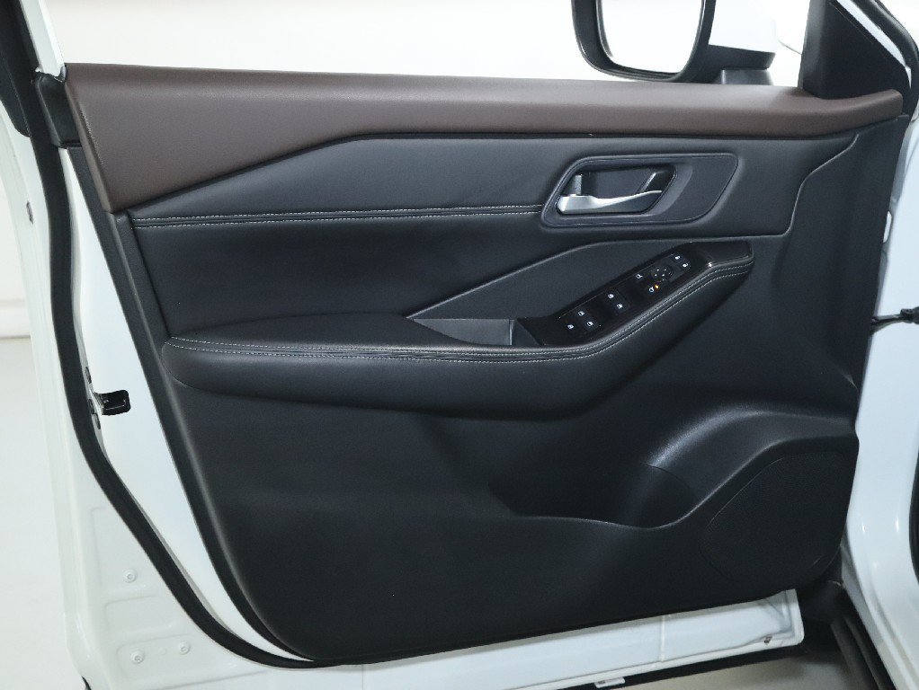 Certified 2023 Nissan Rogue SV w/ SV Premium B Package AWD/4WD image 18