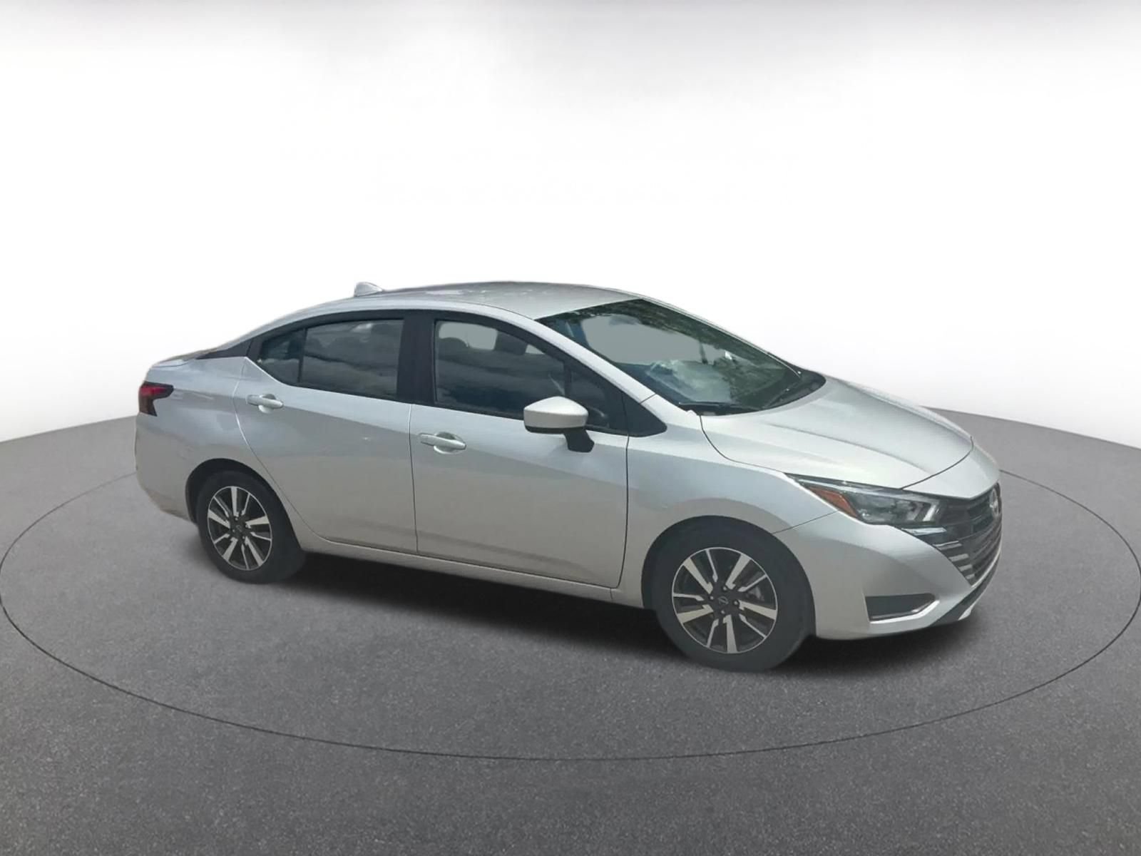 Used 2025 Nissan Versa SV FWD image 2