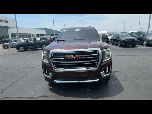 Certified 2023 GMC Yukon XL SLT w/ SLT Premium Package AWD/4WD image 3