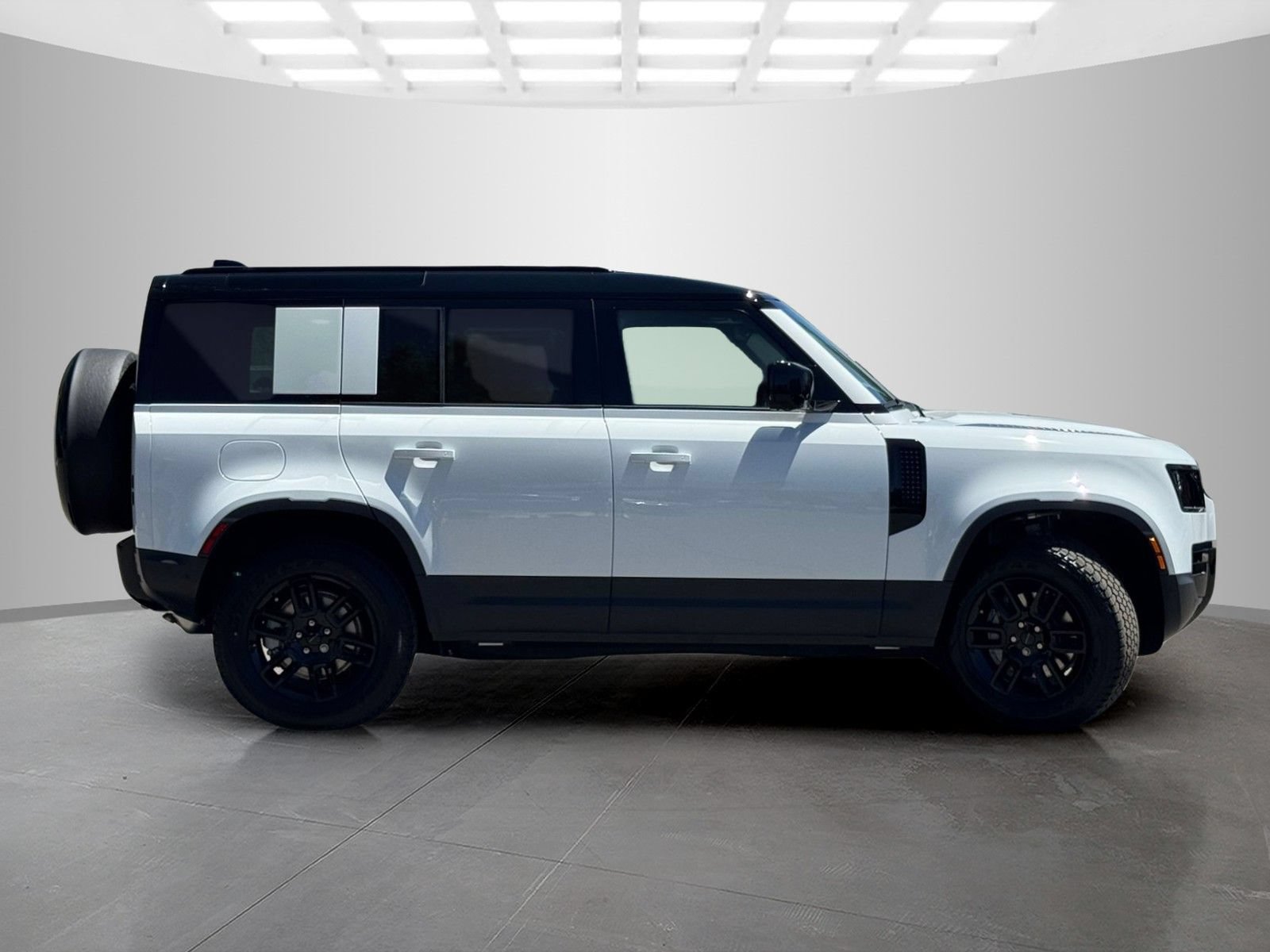 New 2026 Land Rover Defender 110 S AWD/4WD image 4