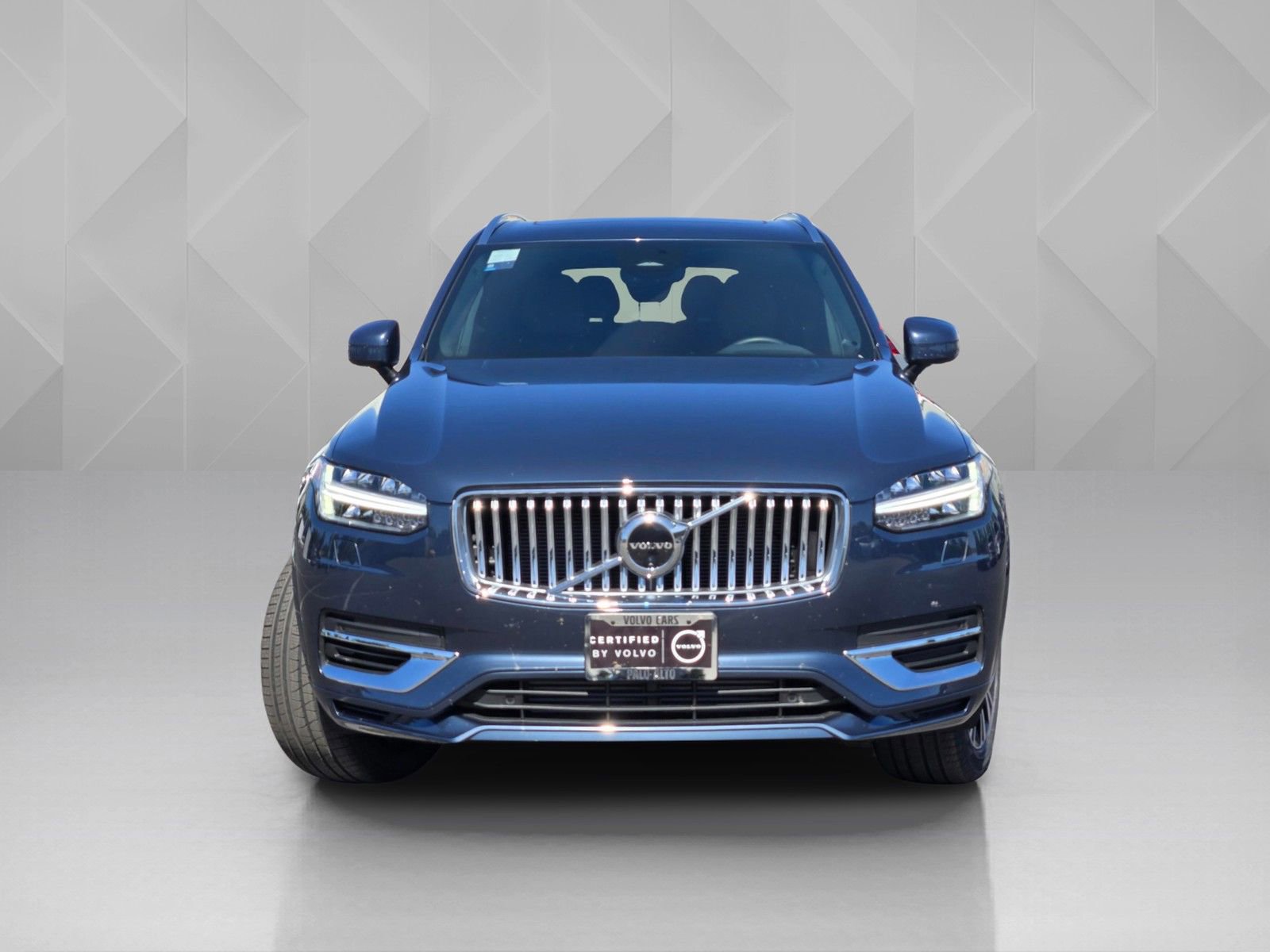 Certified 2024 Volvo XC90 T8 Plus AWD/4WD image 2