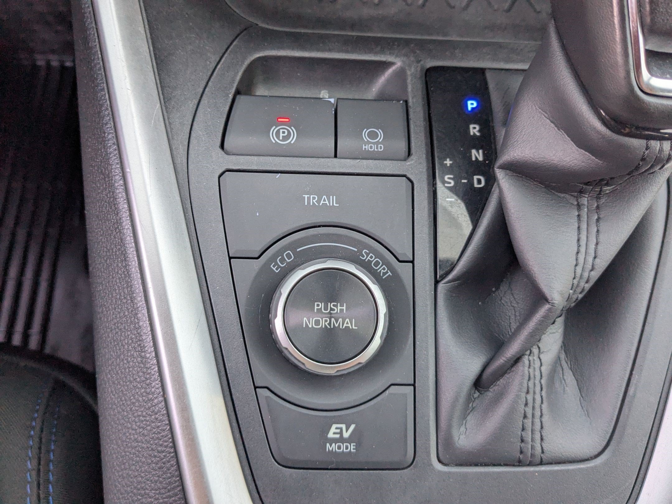 Used 2024 Toyota RAV4 SE w/ Convenience Package AWD/4WD image 24