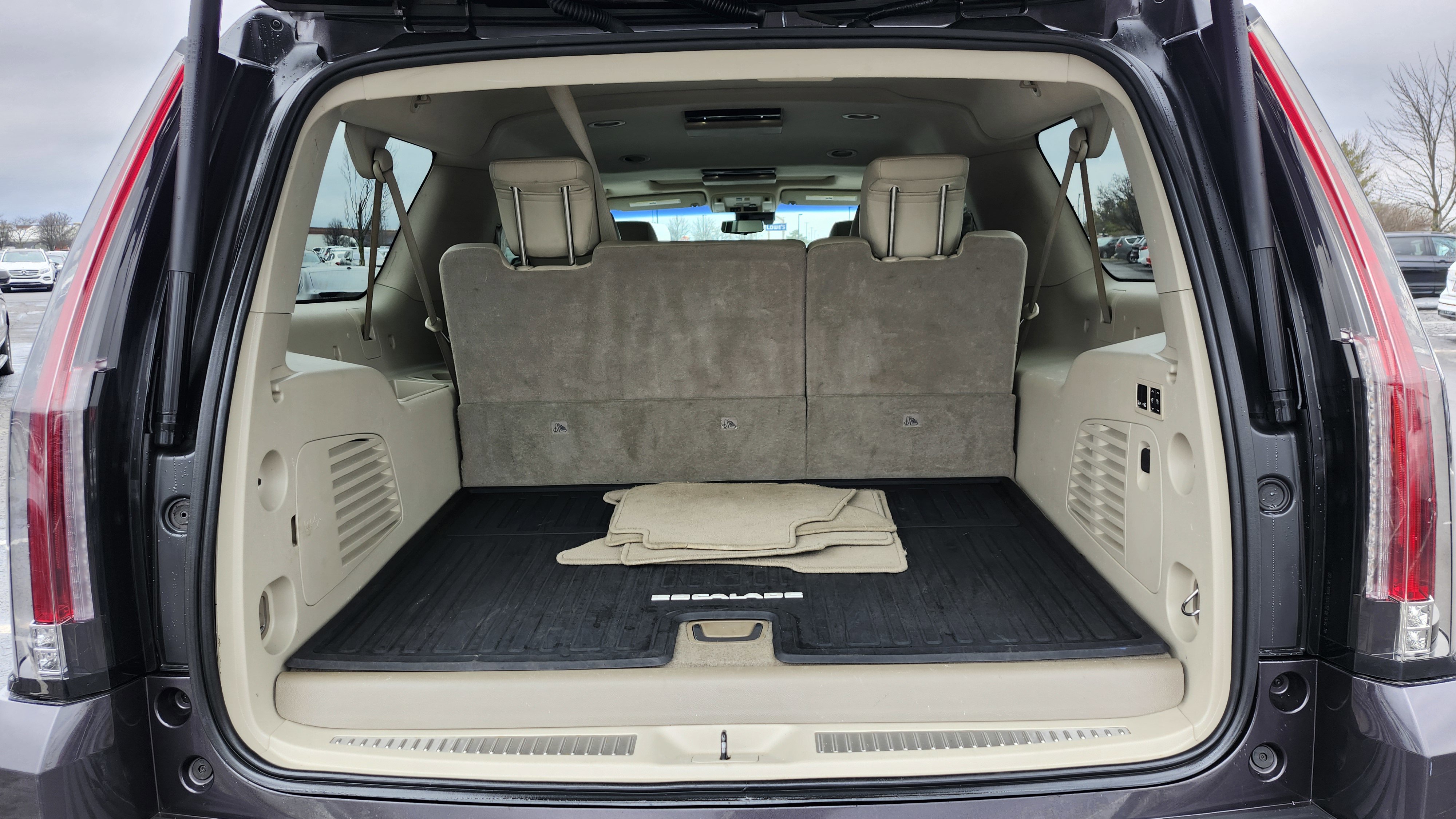 Used 2018 Cadillac Escalade ESV Premium Luxury image 28