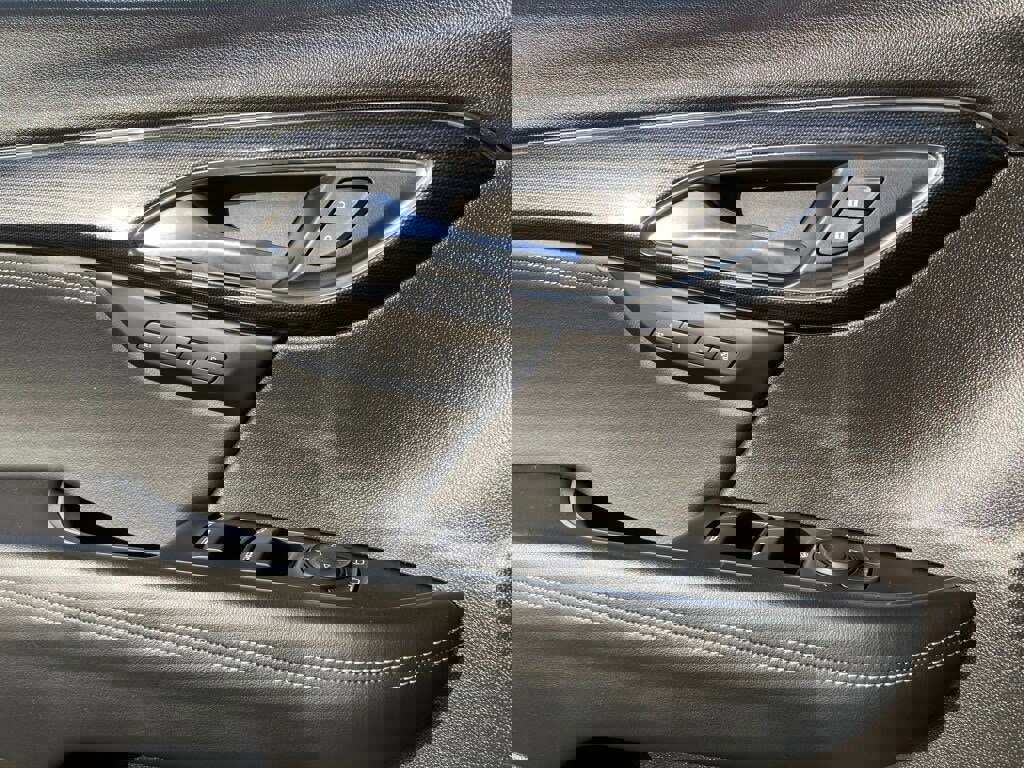 Used 2023 Buick Envision Essence image 11