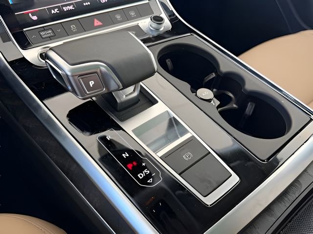 Used 2025 Audi Q8 Premium image 28