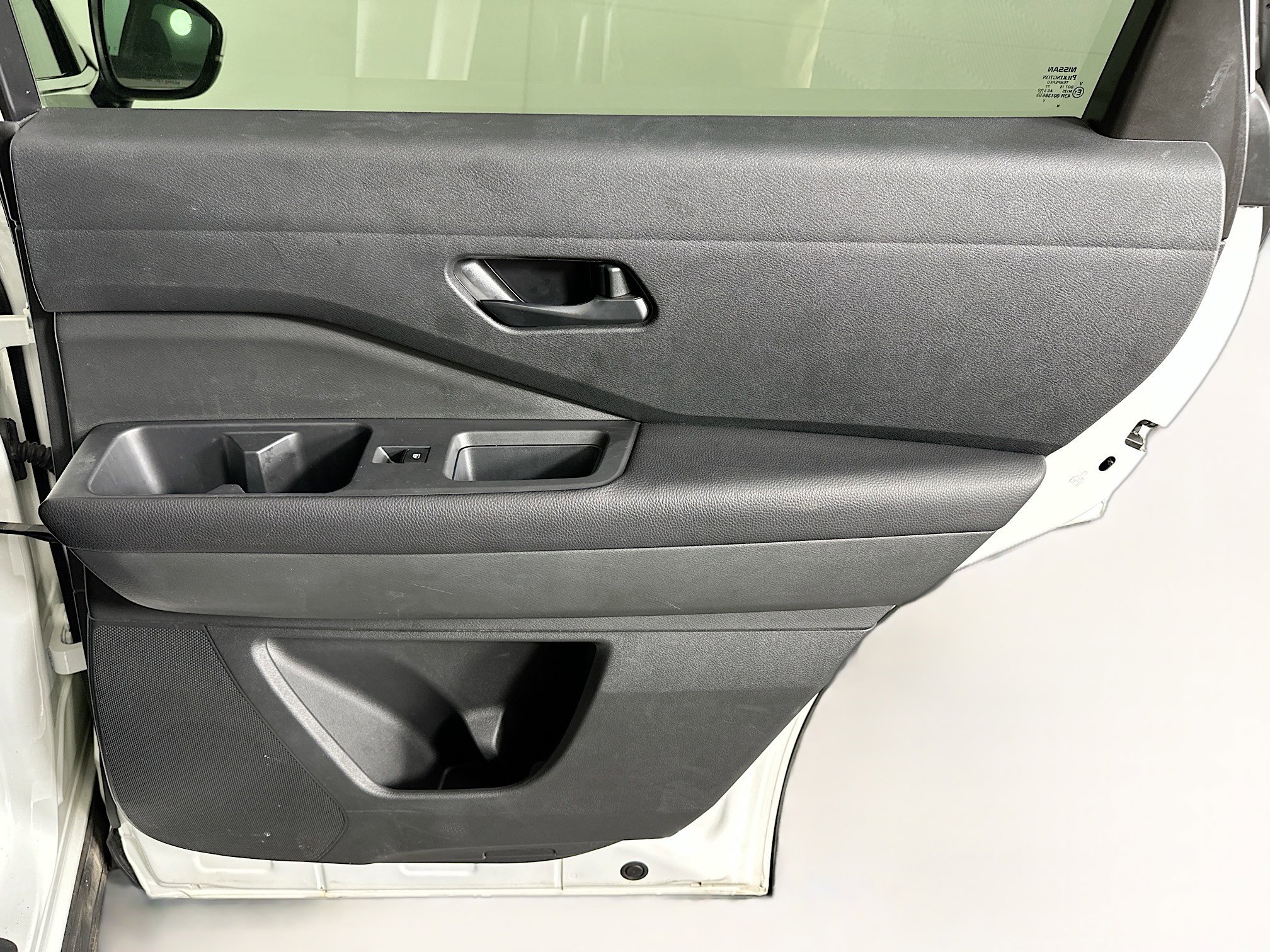 Used 2025 Nissan Pathfinder SV image 31