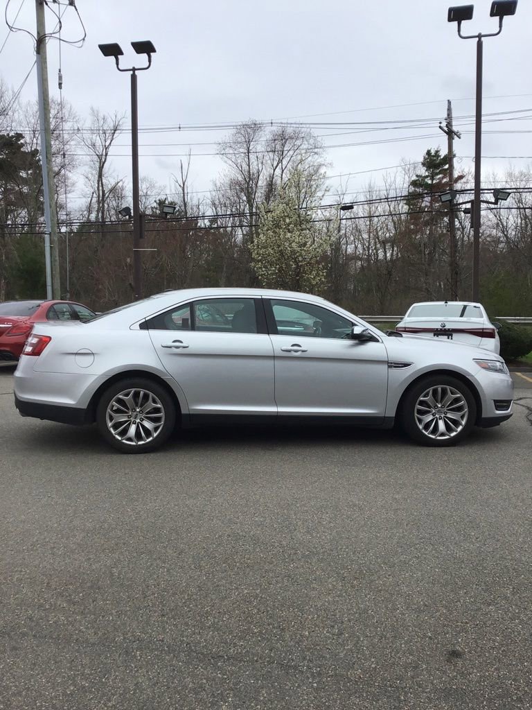 Used 2017 Ford Taurus Limited FWD image 3