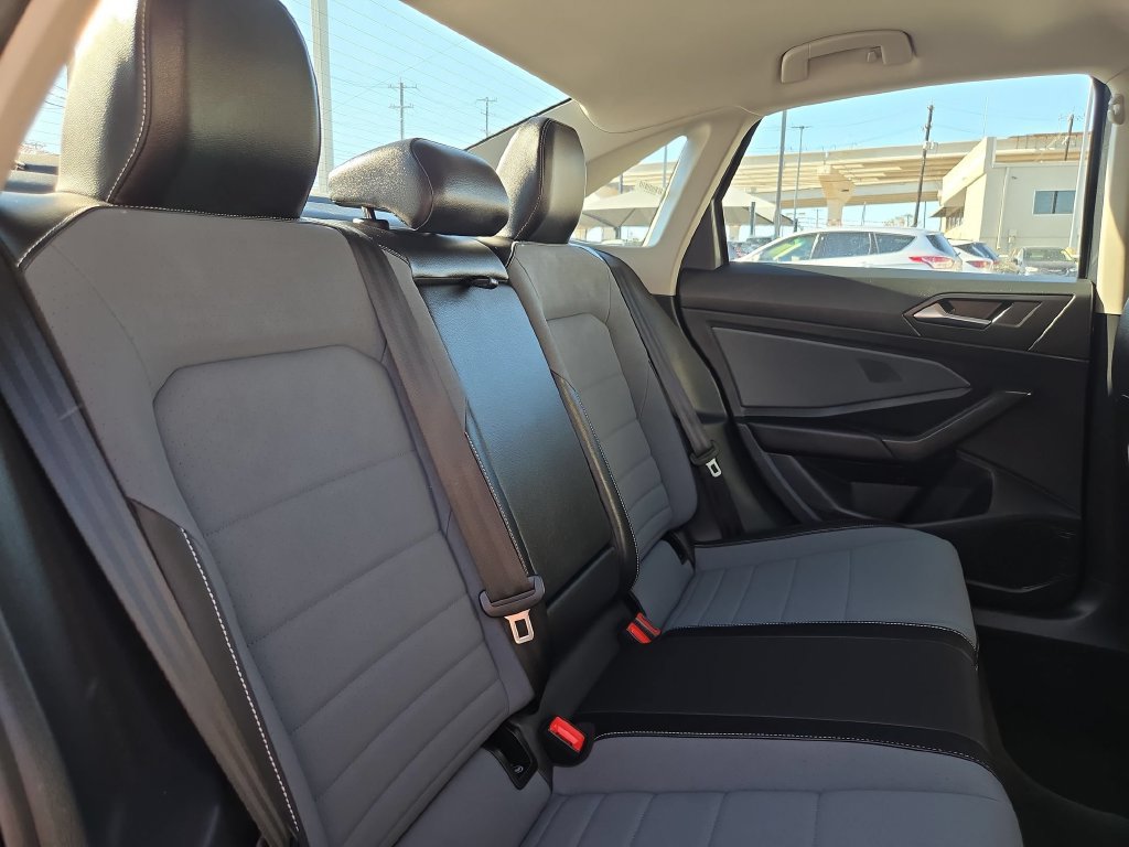 Used 2026 Volkswagen Jetta SE FWD image 30
