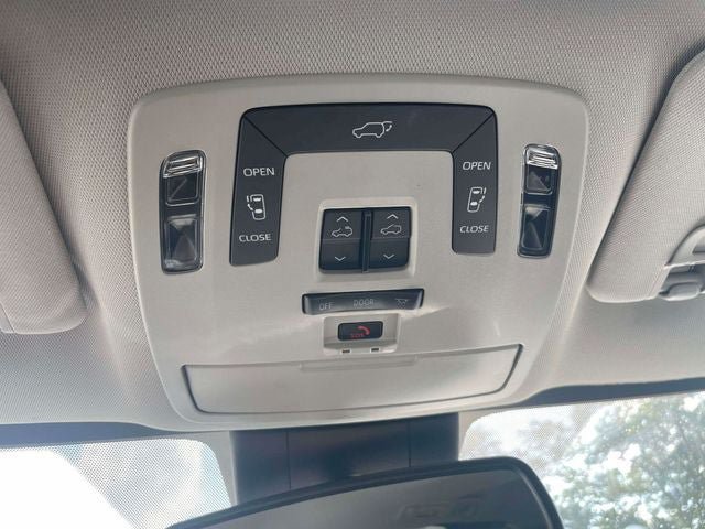 Certified 2025 Toyota Sienna XLE FWD image 33