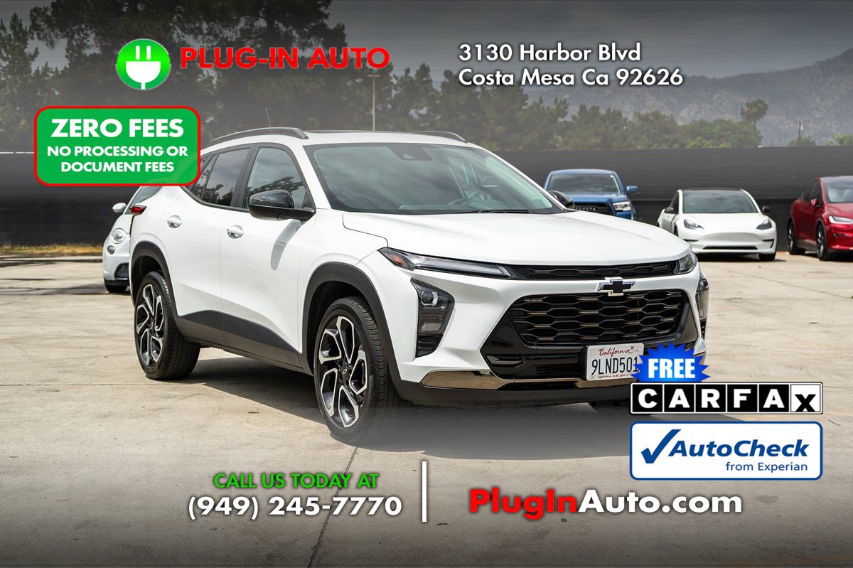 Used 2024 Chevrolet Trax ACTIV w/ Sunroof Package FWD image 3