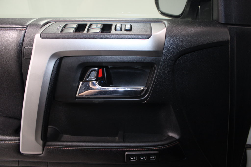 Used 2016 Toyota 4Runner Limited AWD/4WD image 31