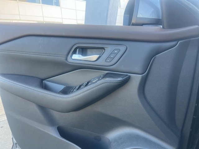 Used 2023 Nissan Rogue SL w/ SL Premium Package image 6