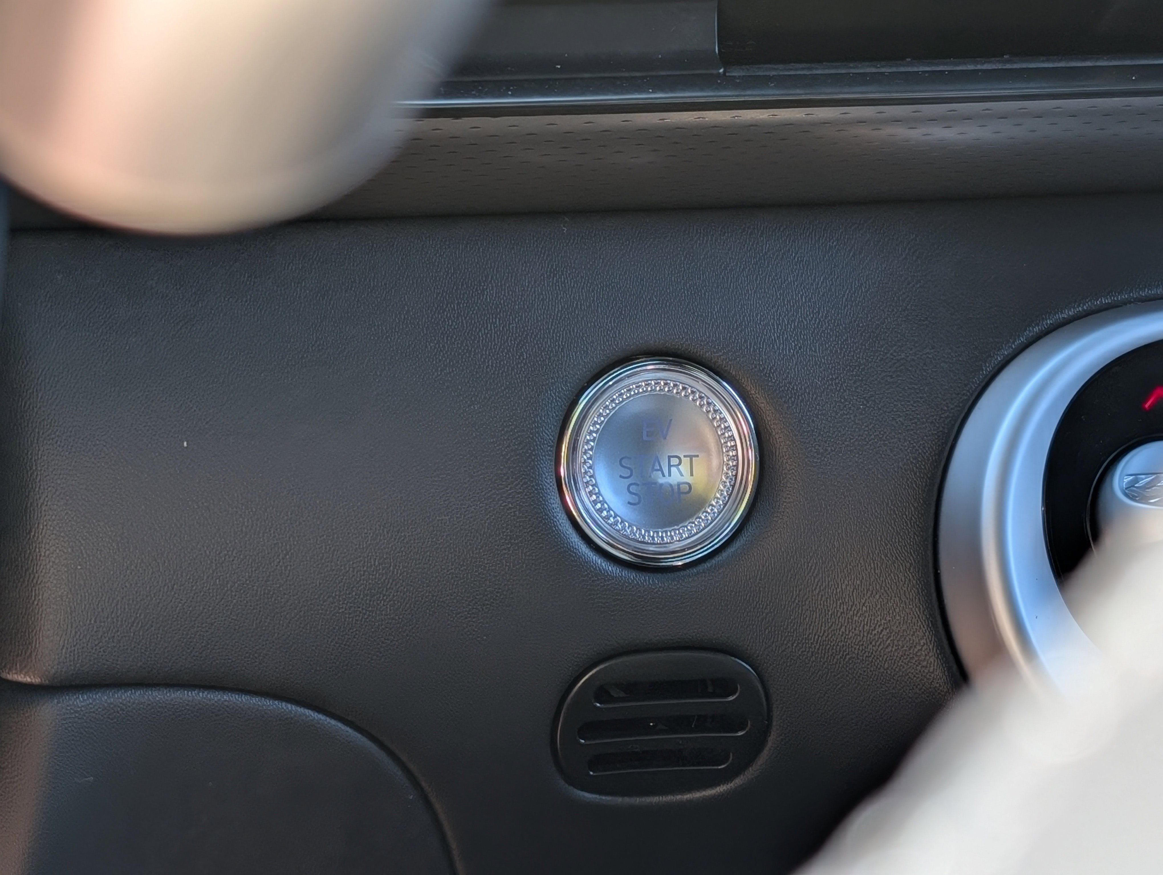 Used 2023 Genesis GV60 Performance image 26