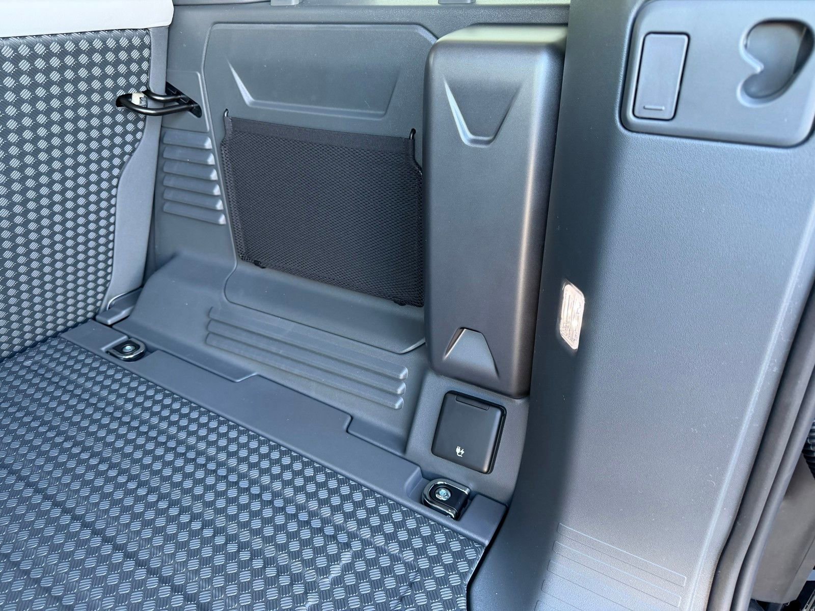New 2026 Land Rover Defender 110 S AWD/4WD image 33