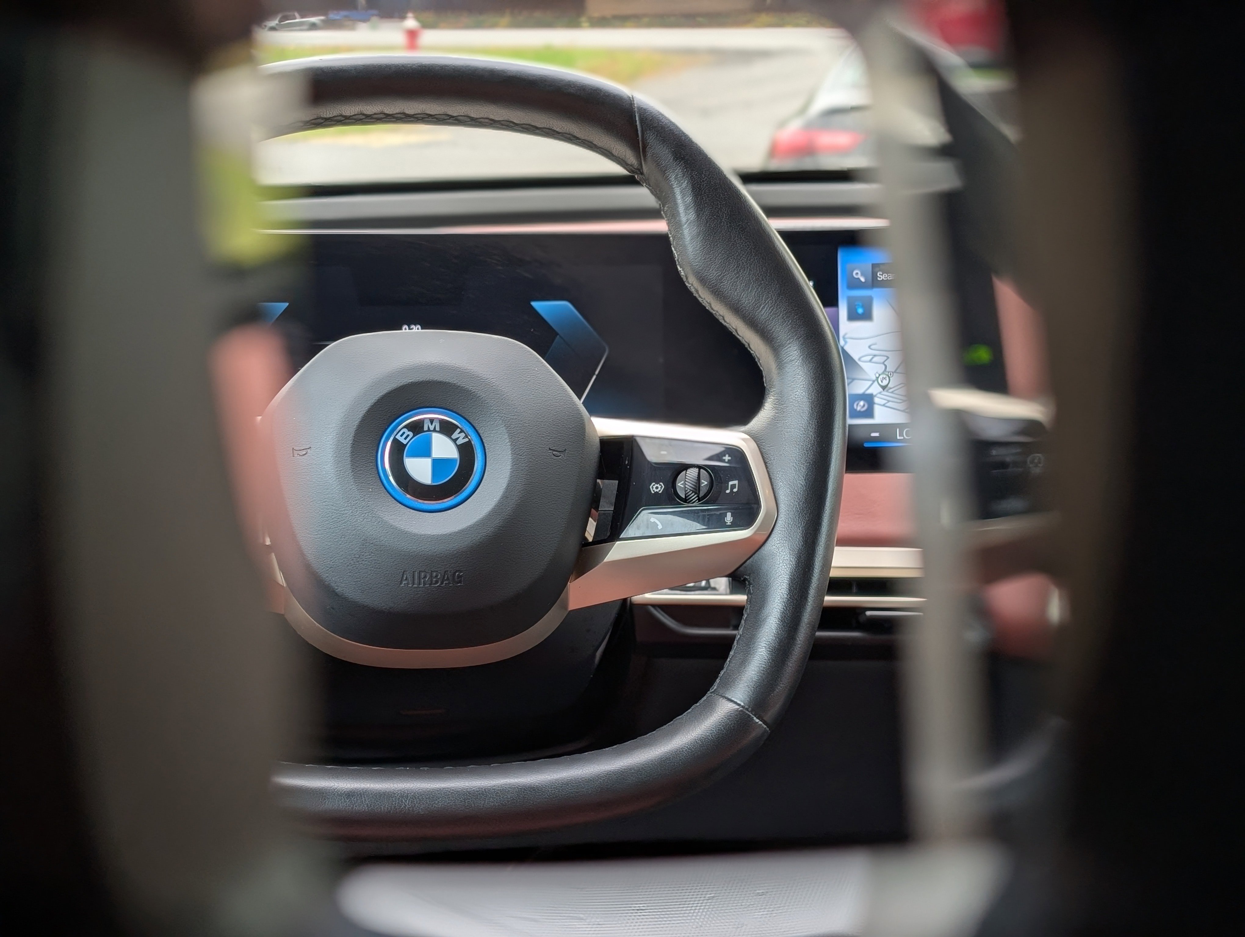 Used 2023 BMW iX xDrive50 w/ Sport Package image 18