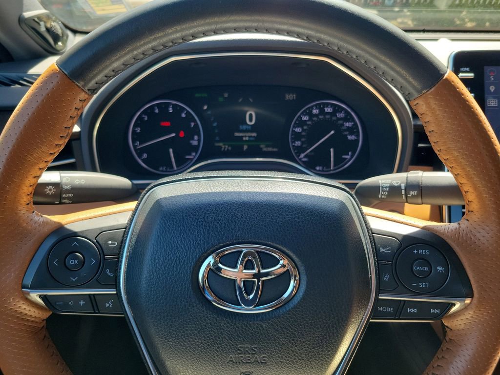 Used 2020 Toyota Avalon Limited image 24