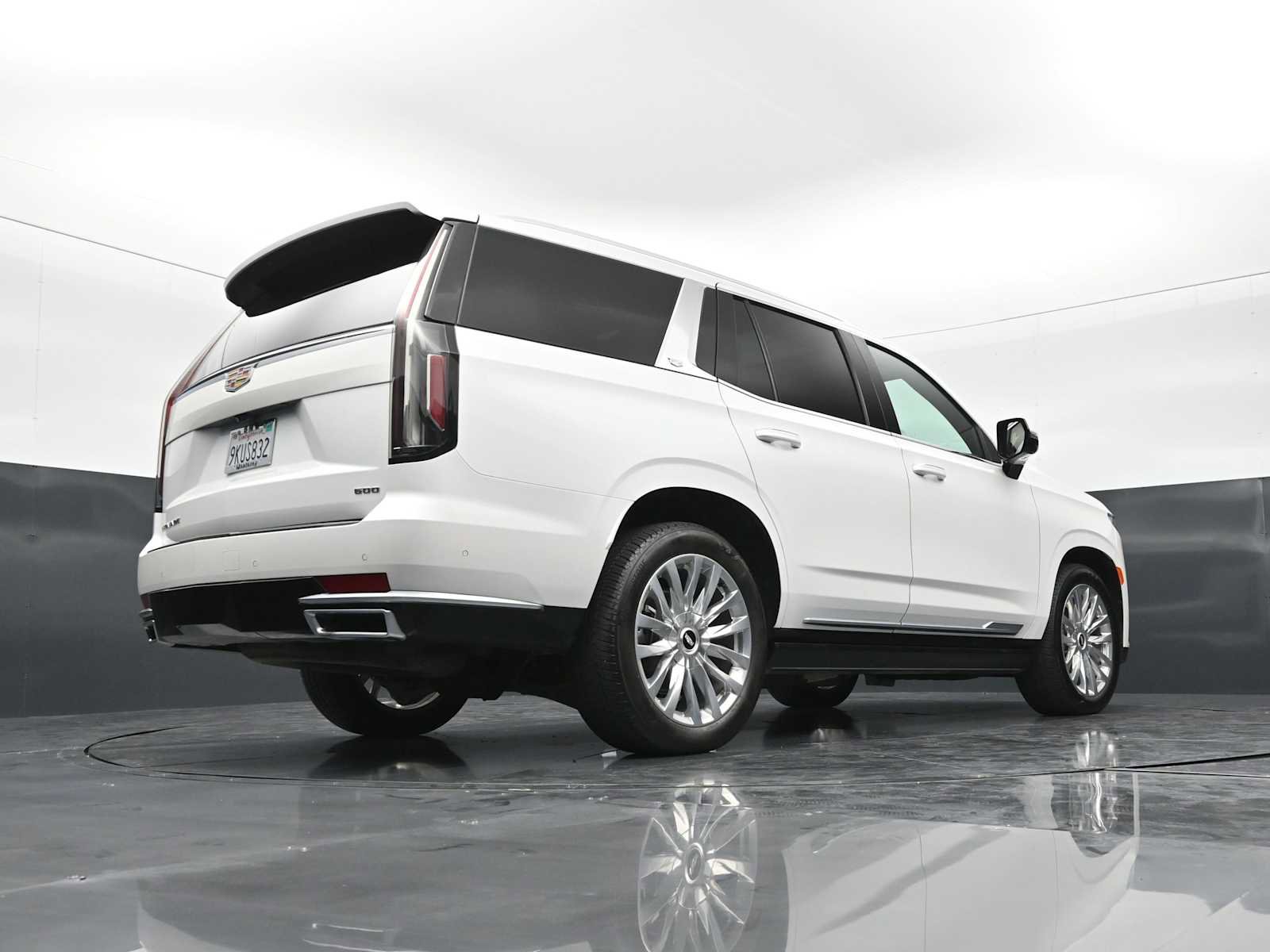 Used 2024 Cadillac Escalade Premium Luxury w/ Performance Package AWD/4WD image 30