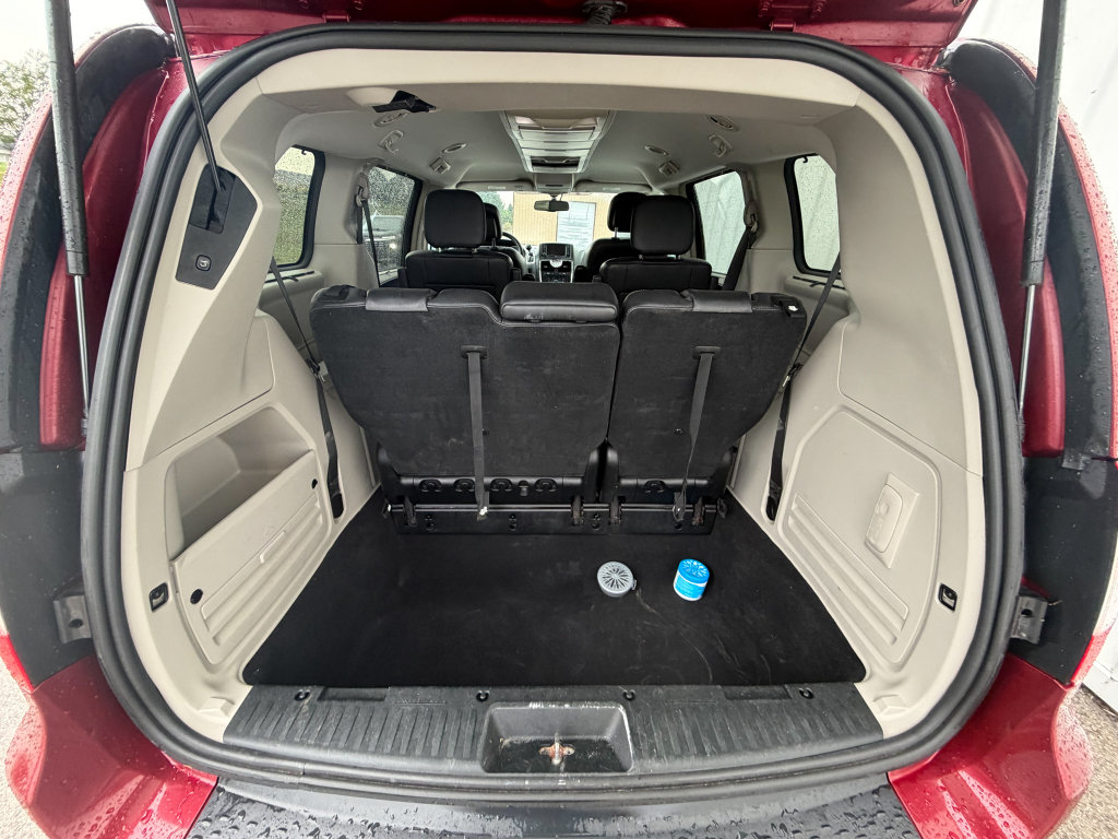 Used 2012 Chrysler Town & Country Touring-L w/ Driver Convenience Group FWD image 20