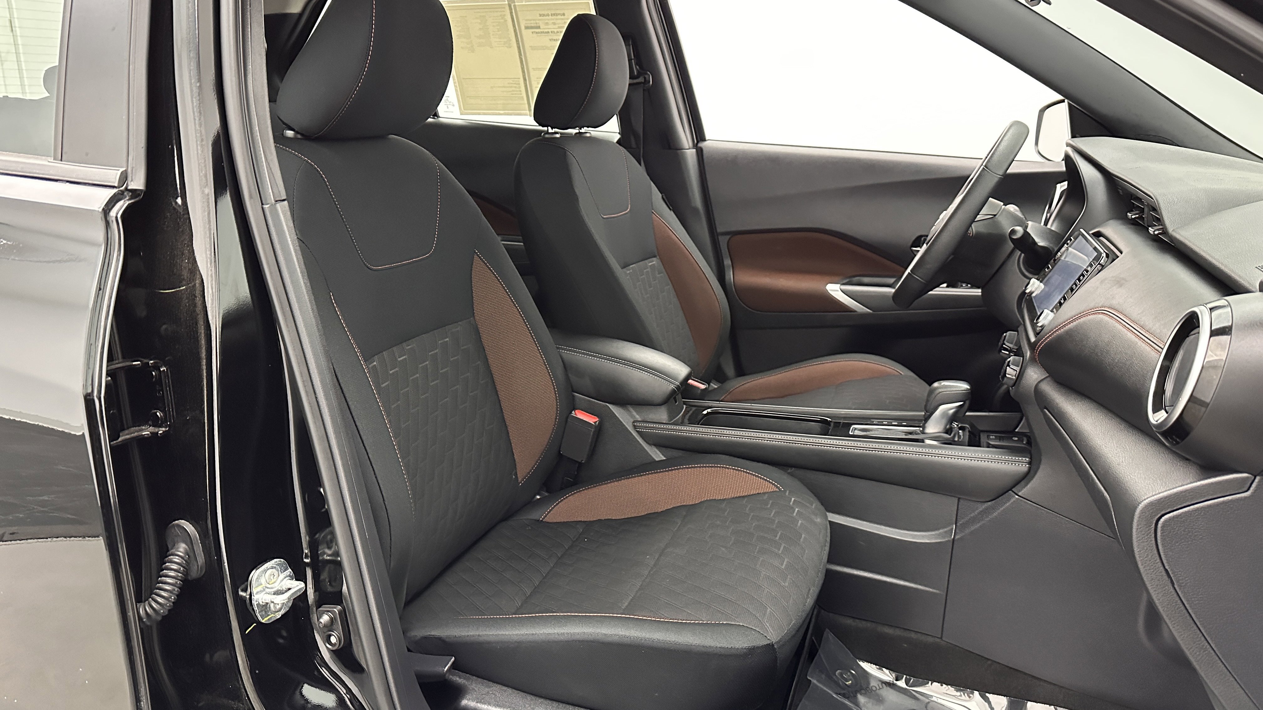 Used 2024 Nissan Kicks SR FWD image 33