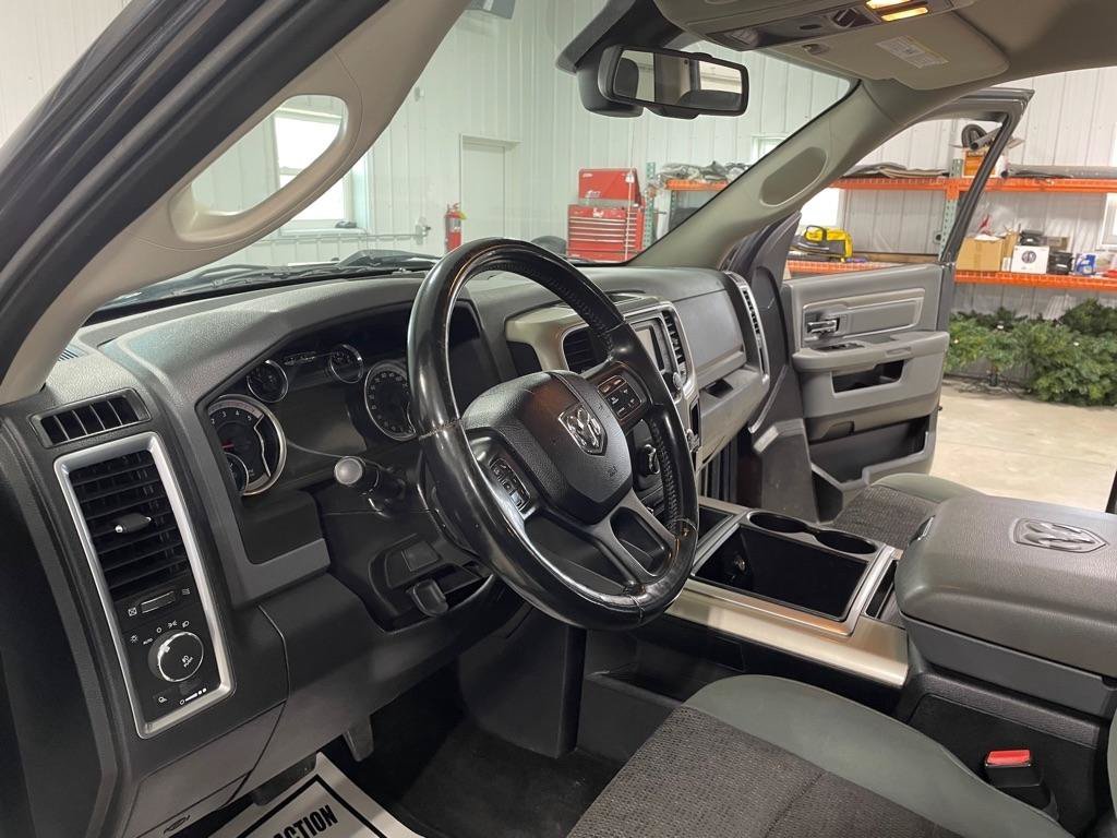 Used 2015 RAM 1500 Classic SLT w/ SLT Plus D←cor Group AWD/4WD image 9