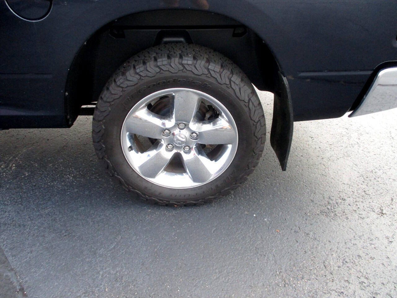 Used 2019 RAM 1500 ST w/ SXT Plus Group AWD/4WD image 2
