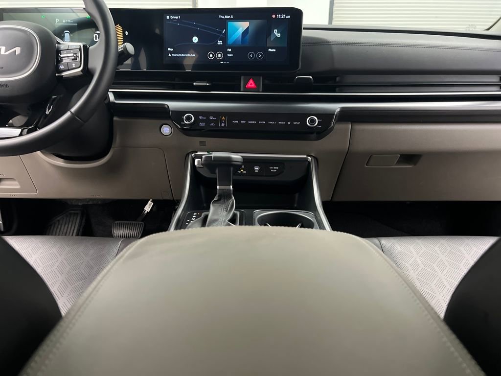 Used 2025 Kia Carnival image 47